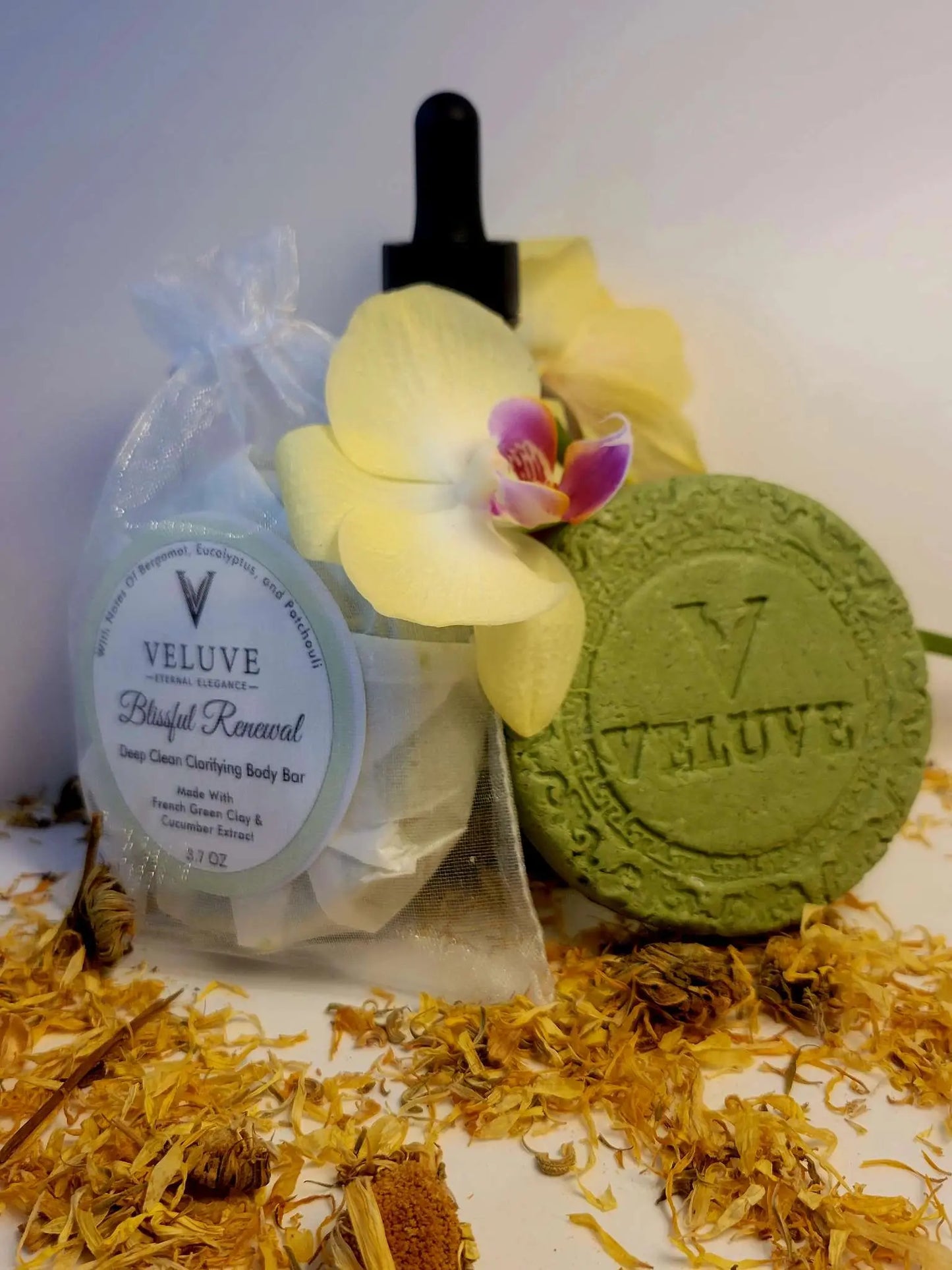 Deep Clean With French Green Clay & Cucumber Extract Bar 3.7 oz - Veluve